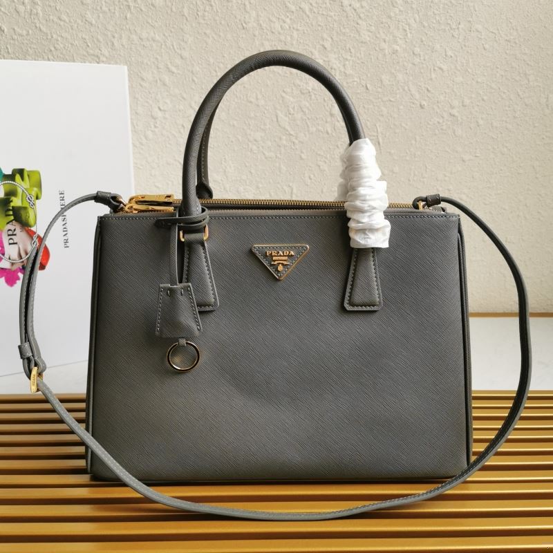 Pra*a shopping bags